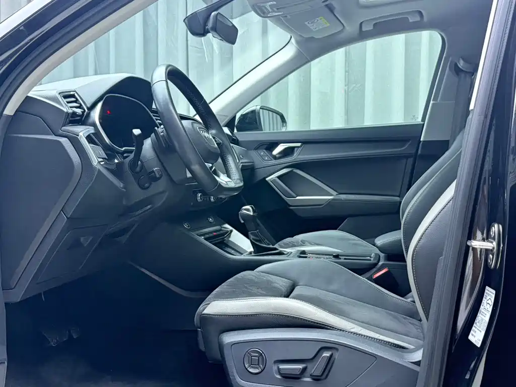 Audi Q3 2023 — фото 15