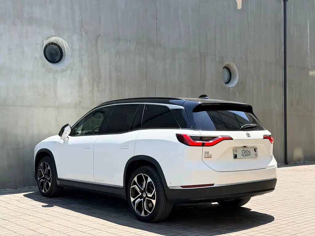 NIO ES8 2021