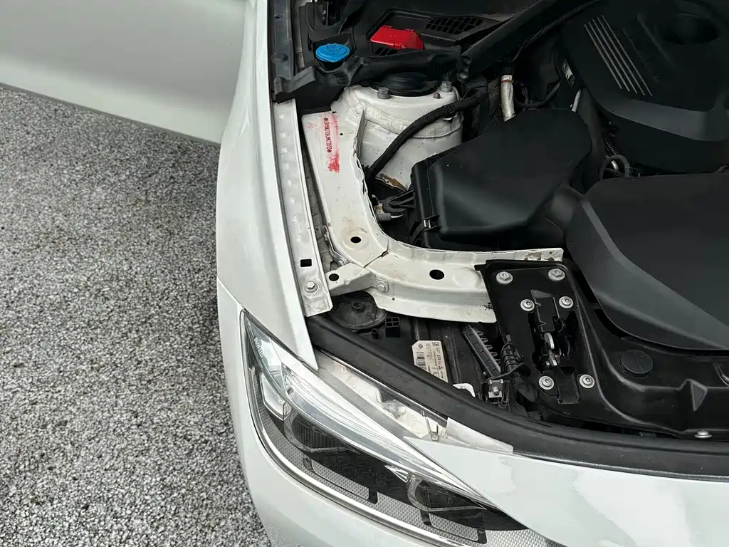 BMW 3 Series 2018 — фото 19