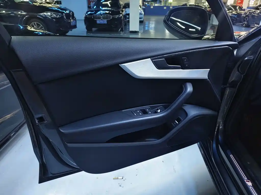 Audi A4L 2020