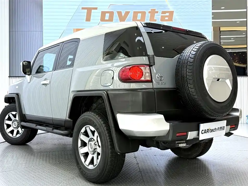 Toyota FJ Cruiser 2019 — фото 5