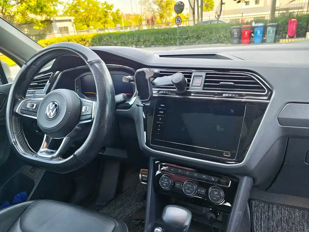 Volkswagen Tiguan L 2021 — фото 10