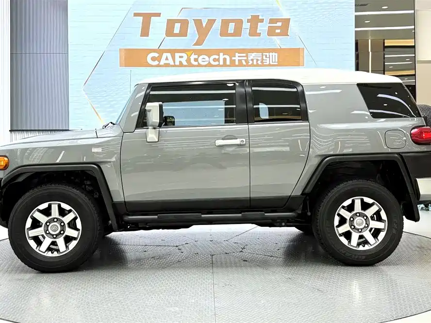 Toyota FJ Cruiser 2019 — фото 4