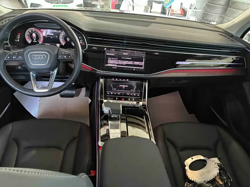 Audi Q7 2025 — фото 10