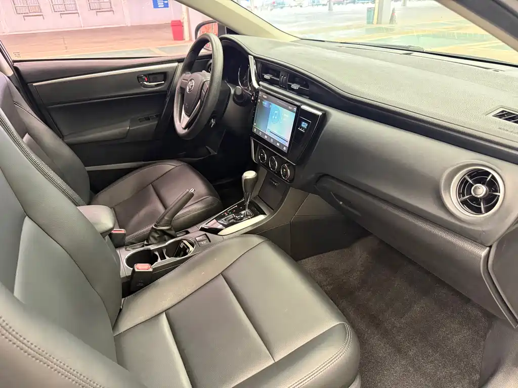 Toyota Corolla 2018 — фото 11