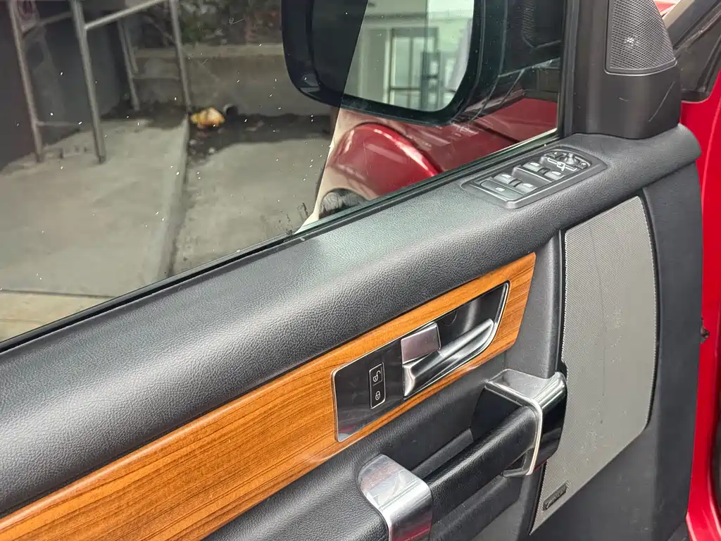 Land Rover Discovery 2015 — фото 14