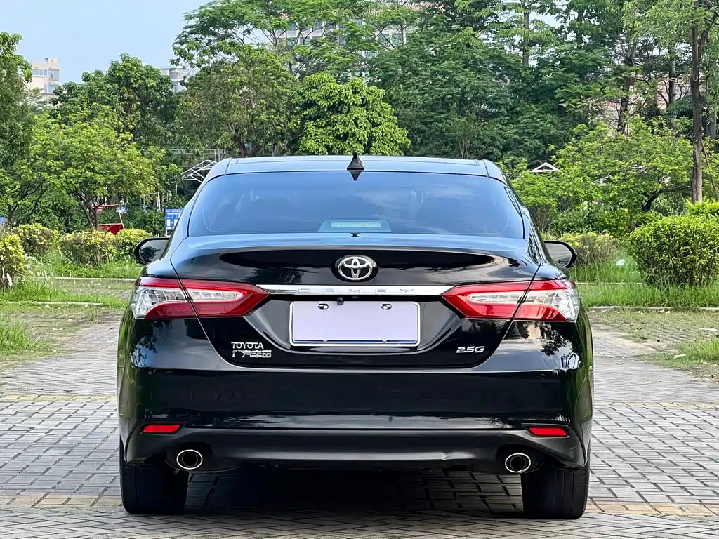 Toyota Camry 2018 — фото 5