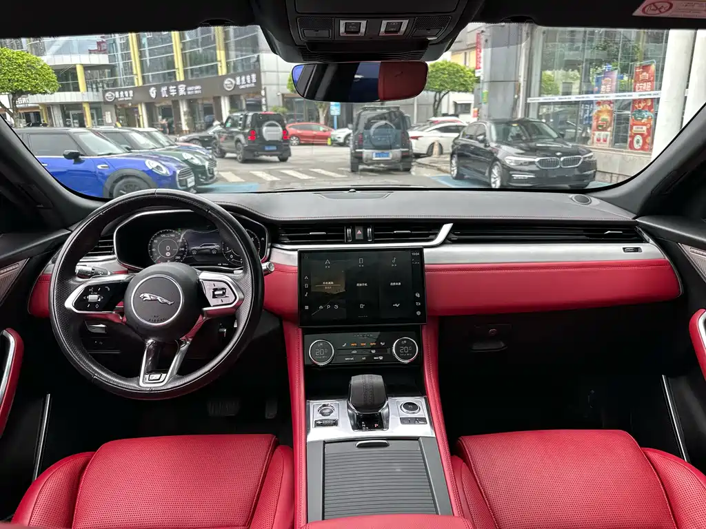 Jaguar F-PACE 2021 — фото 15