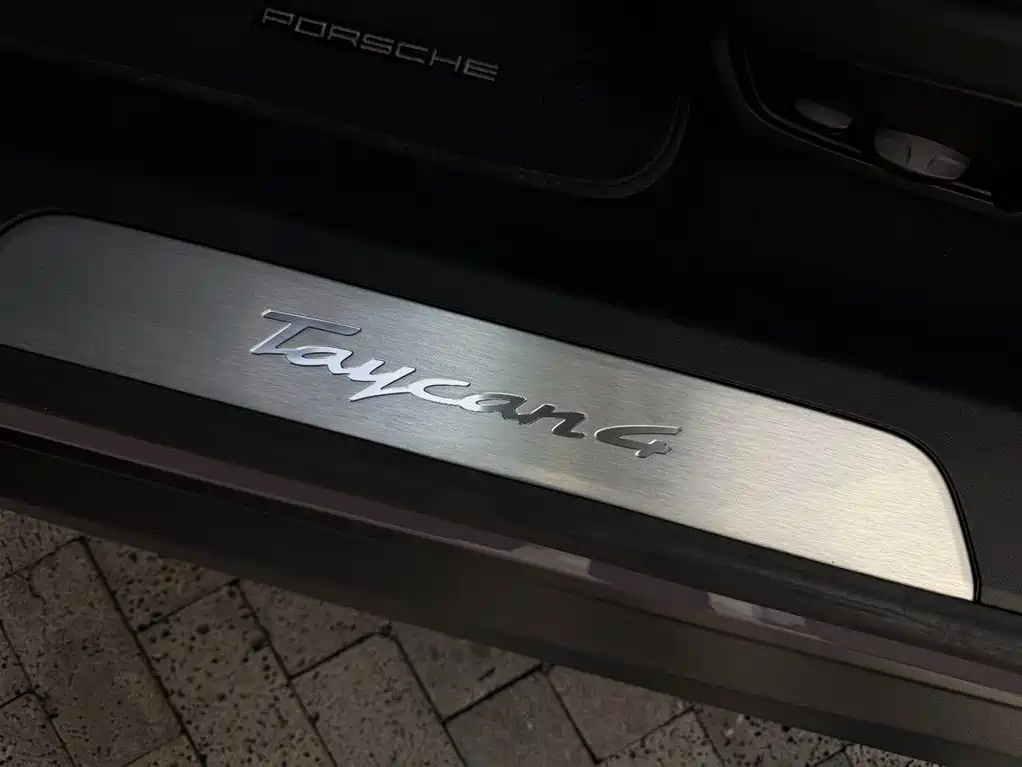 Porsche Taycan 2025 — фото 16