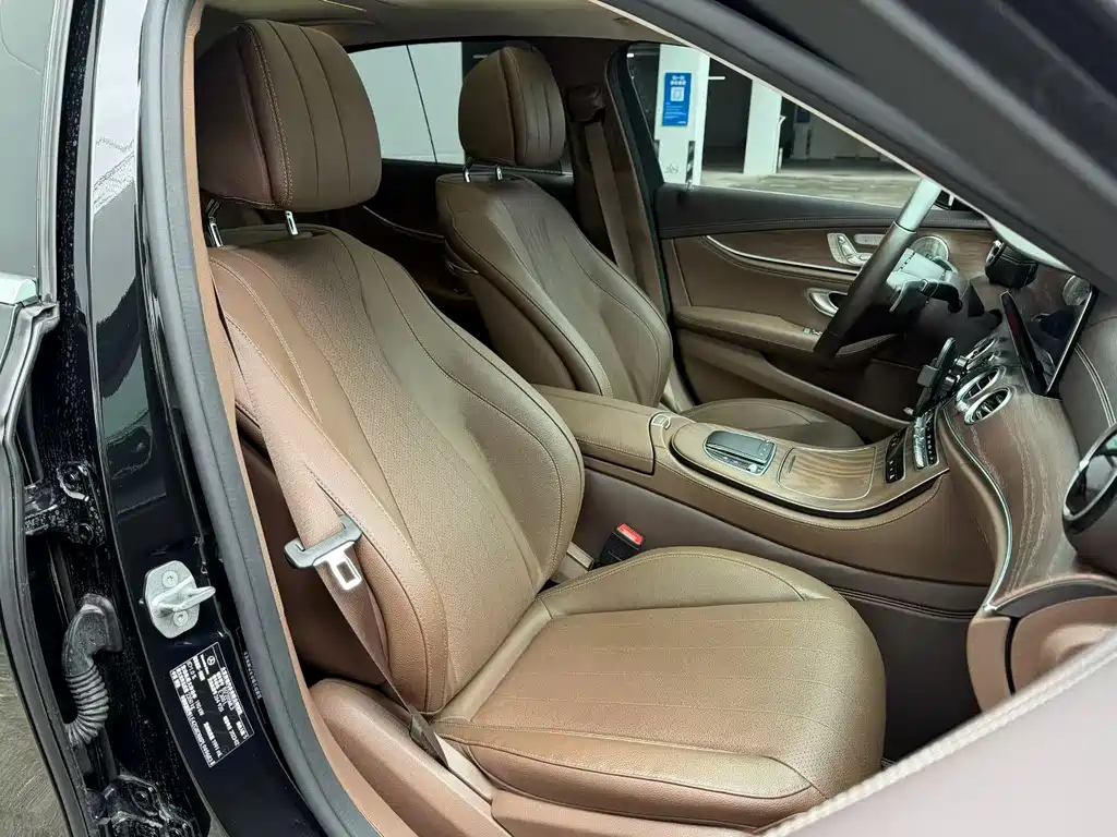 Mercedes-Benz E-Class 2023 — фото 6