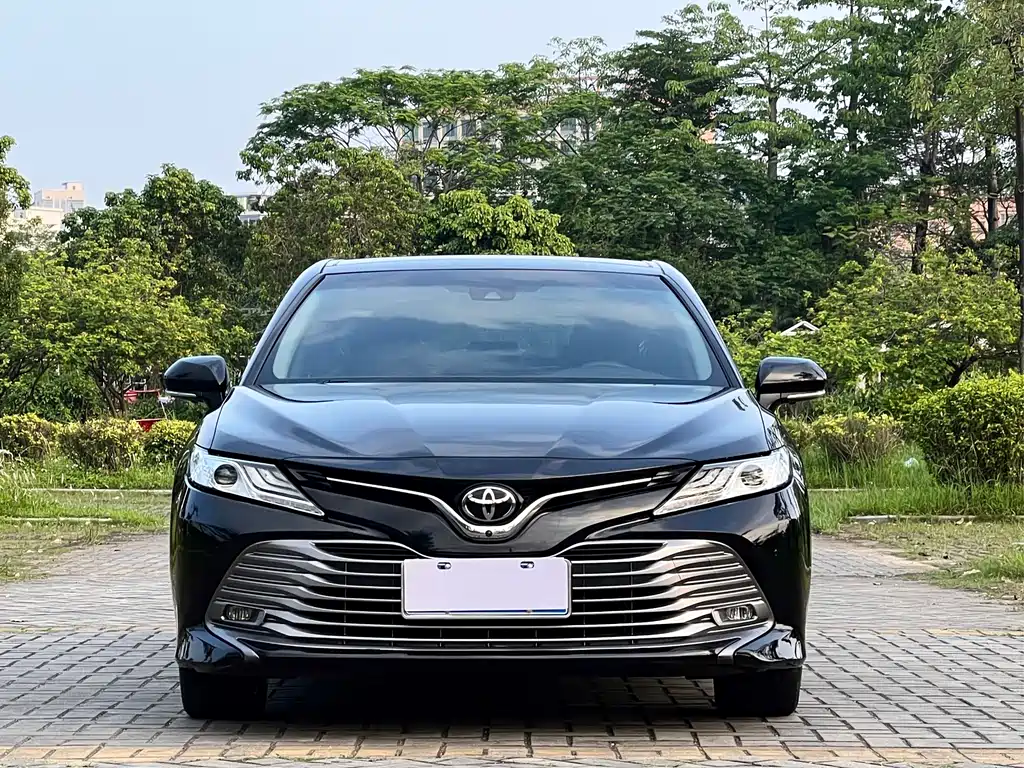 Toyota Camry 2018 — фото 2