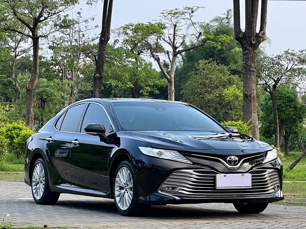 Toyota Camry 2018 — фото 3