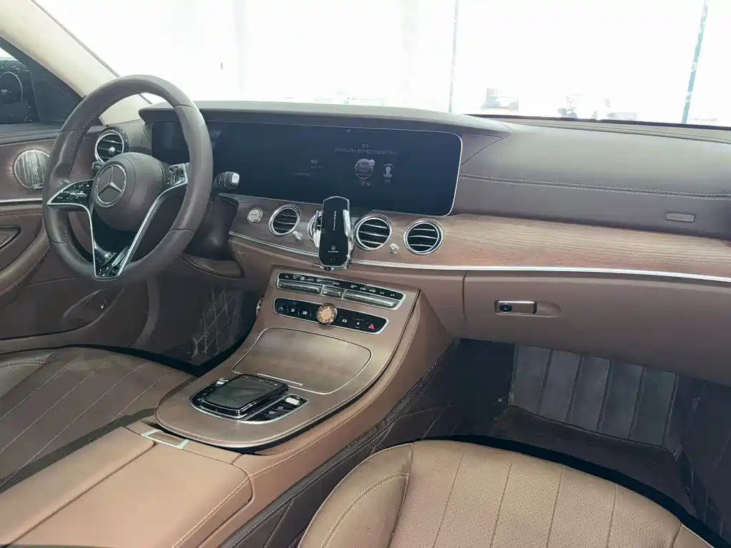 Mercedes-Benz E-Class 2023 — фото 7