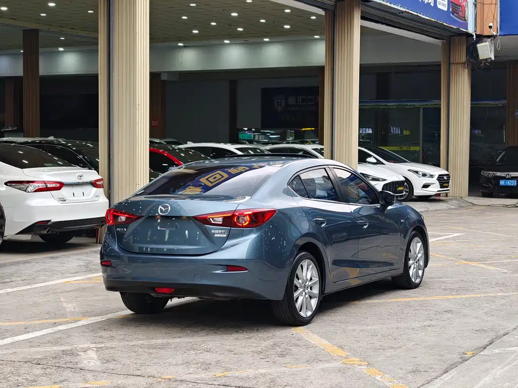 Mazda 3 Axela 2018 — фото 16