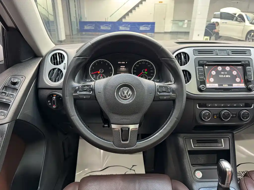 Volkswagen Tiguan 2015 — фото 10