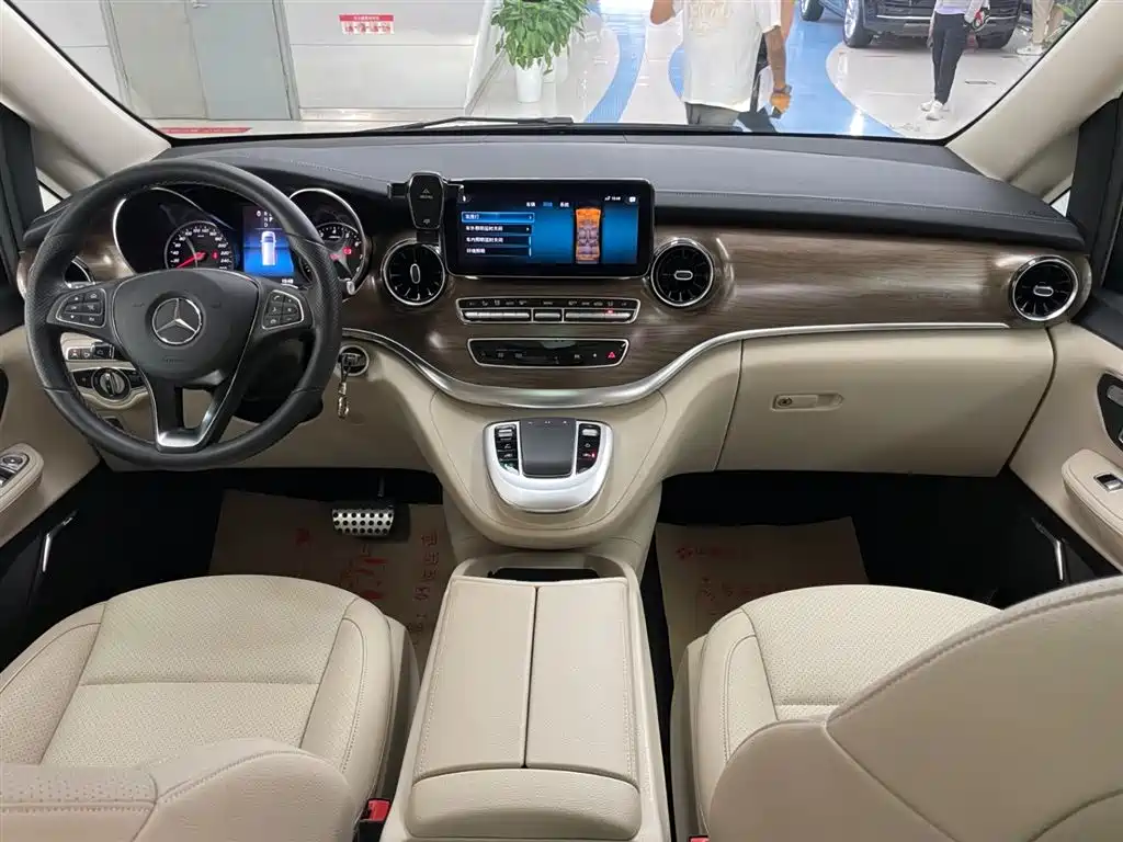 Mercedes-Benz V-Class 2022 — фото 17