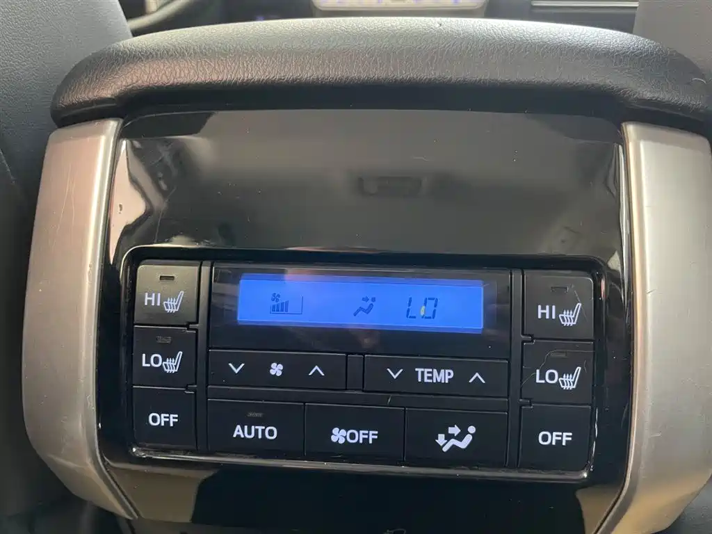 Toyota Prado 2019 — фото 18
