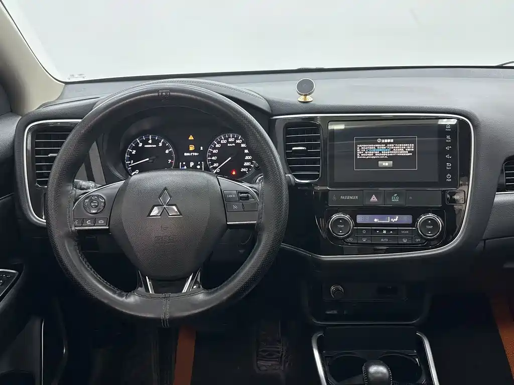 Mitsubishi Outlander 2022 — фото 11