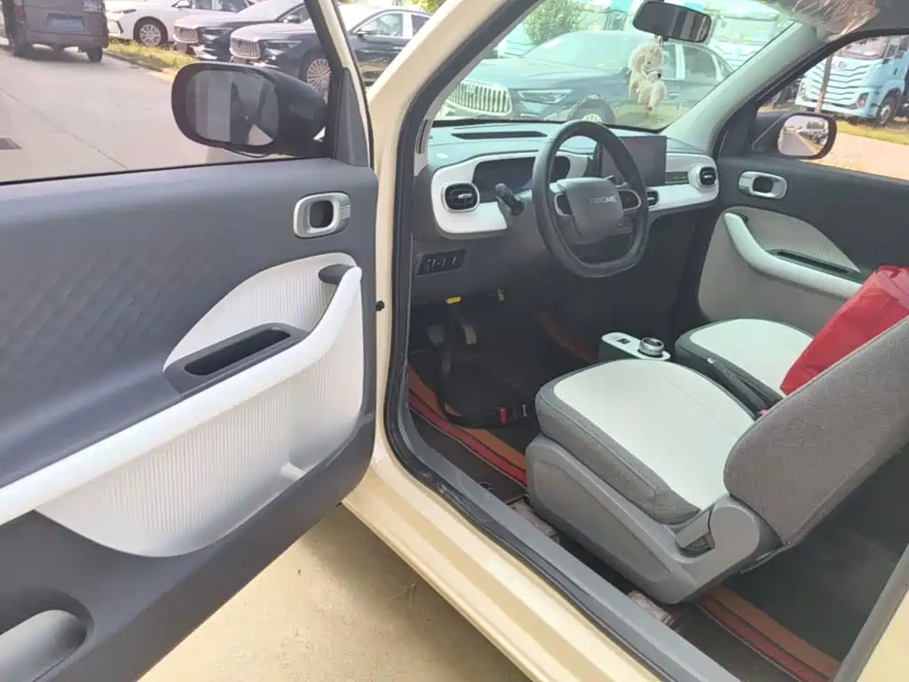 Geely Galaxy Panda 2025 — фото 16