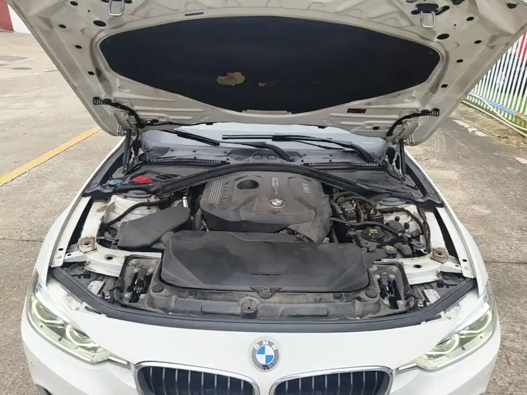BMW 3 Series 2018 — фото 20