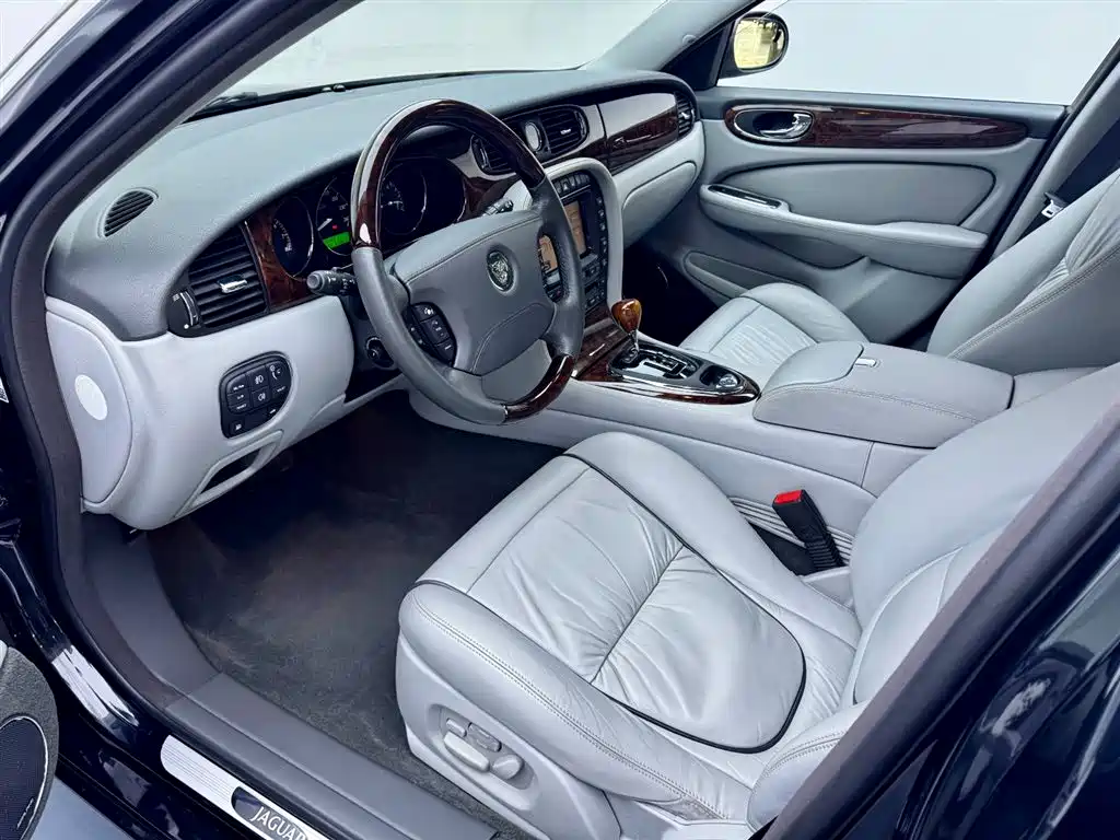 Jaguar XJ 2009 — фото 20