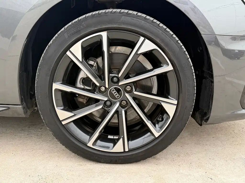 Audi A4L 2023 — фото 18
