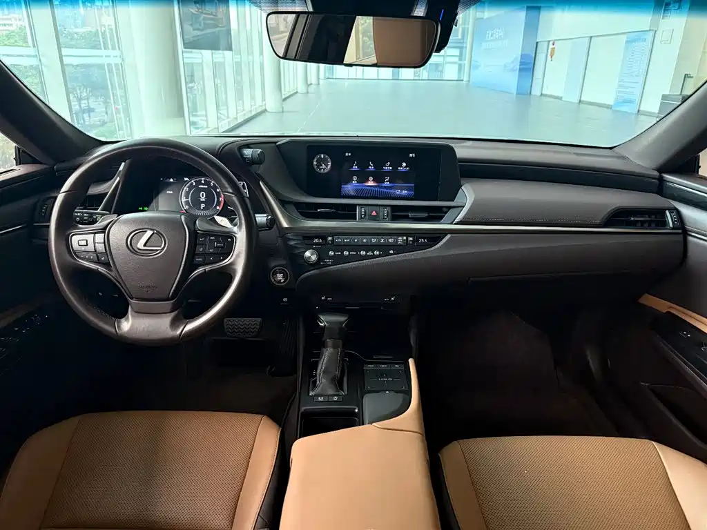 Lexus ES 2021 — фото 13
