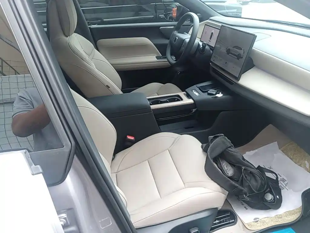 Volvo XC70 PHEV 2025 — фото 25