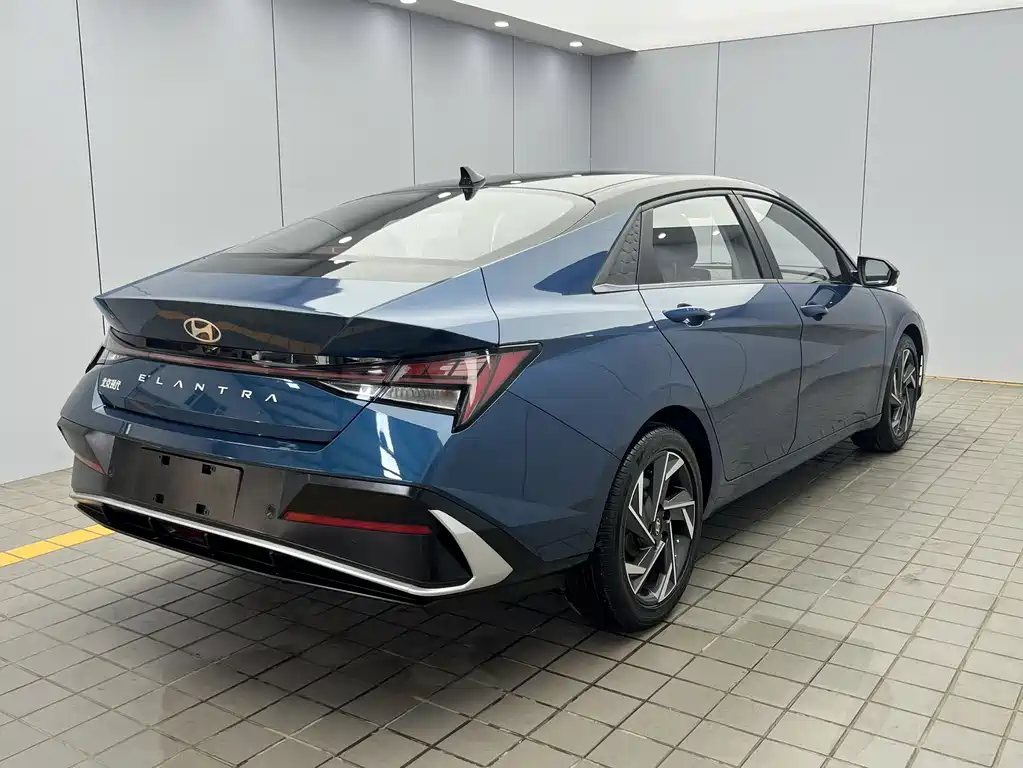 Hyundai Elantra 2023