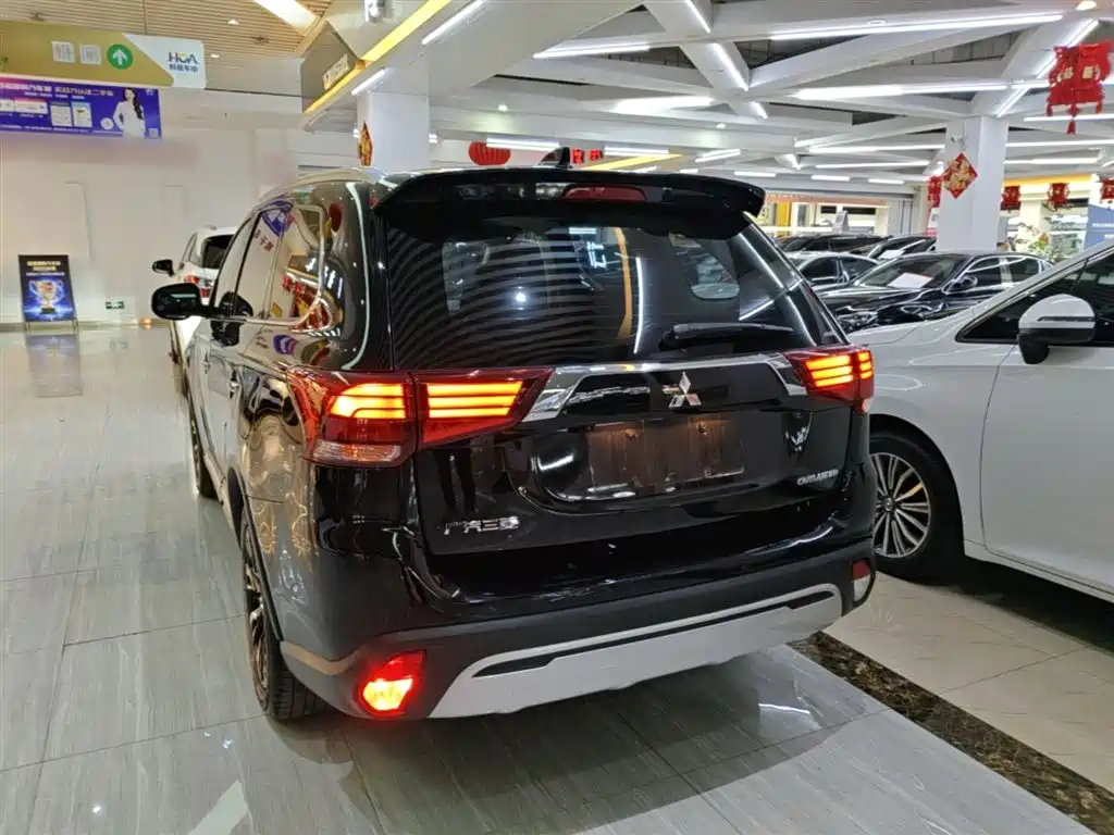 Mitsubishi Outlander 2021 — фото 5