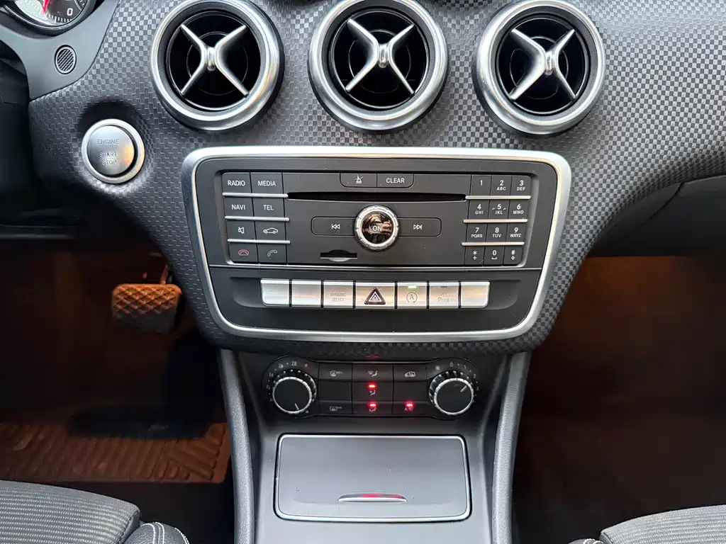 Mercedes-Benz A-Class 2017 — фото 12