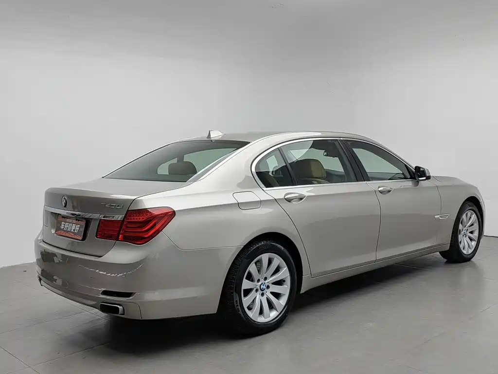 BMW 7 Series 2012 — фото 2