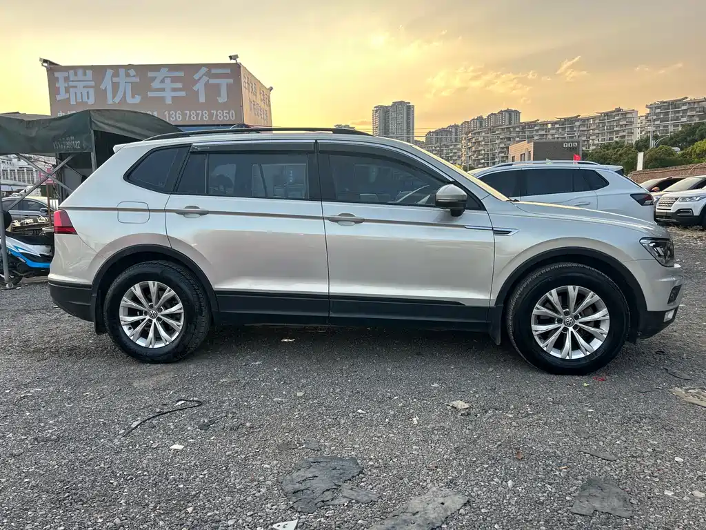 Volkswagen Tiguan L 2017 — фото 4