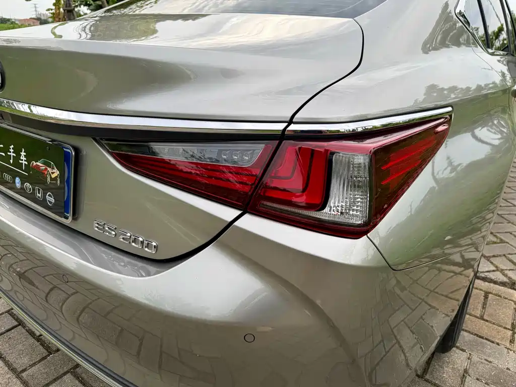 Lexus ES 2019 — фото 14