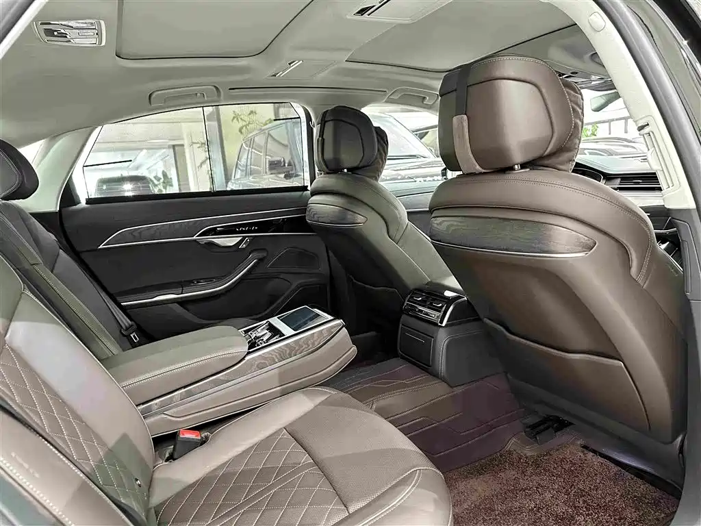 Audi A8 2025 — фото 29