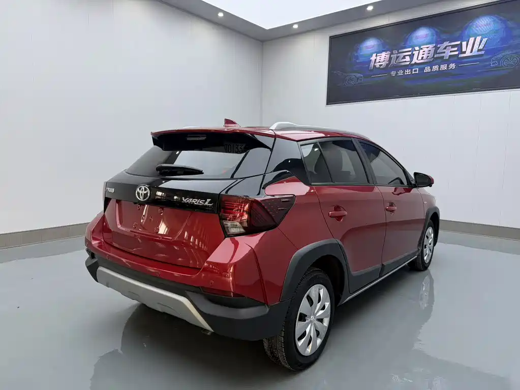 Toyota Yaris L 2022 — фото 6