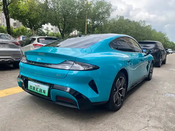 Xiaomi SU7 2025