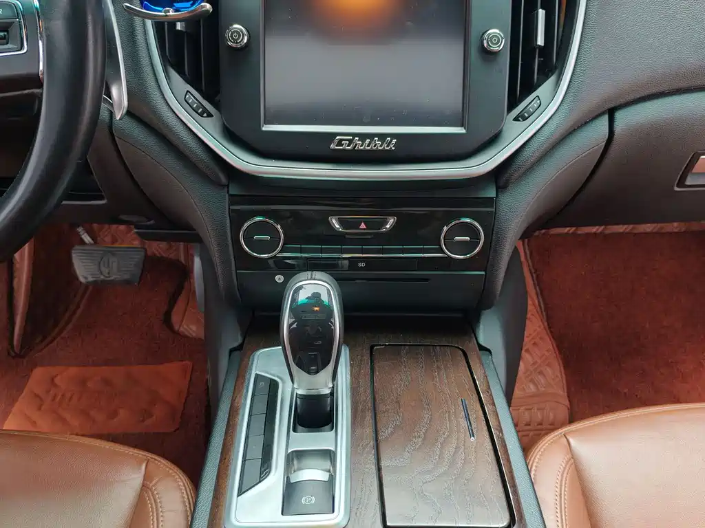 Maserati Ghibli 2015 — фото 15