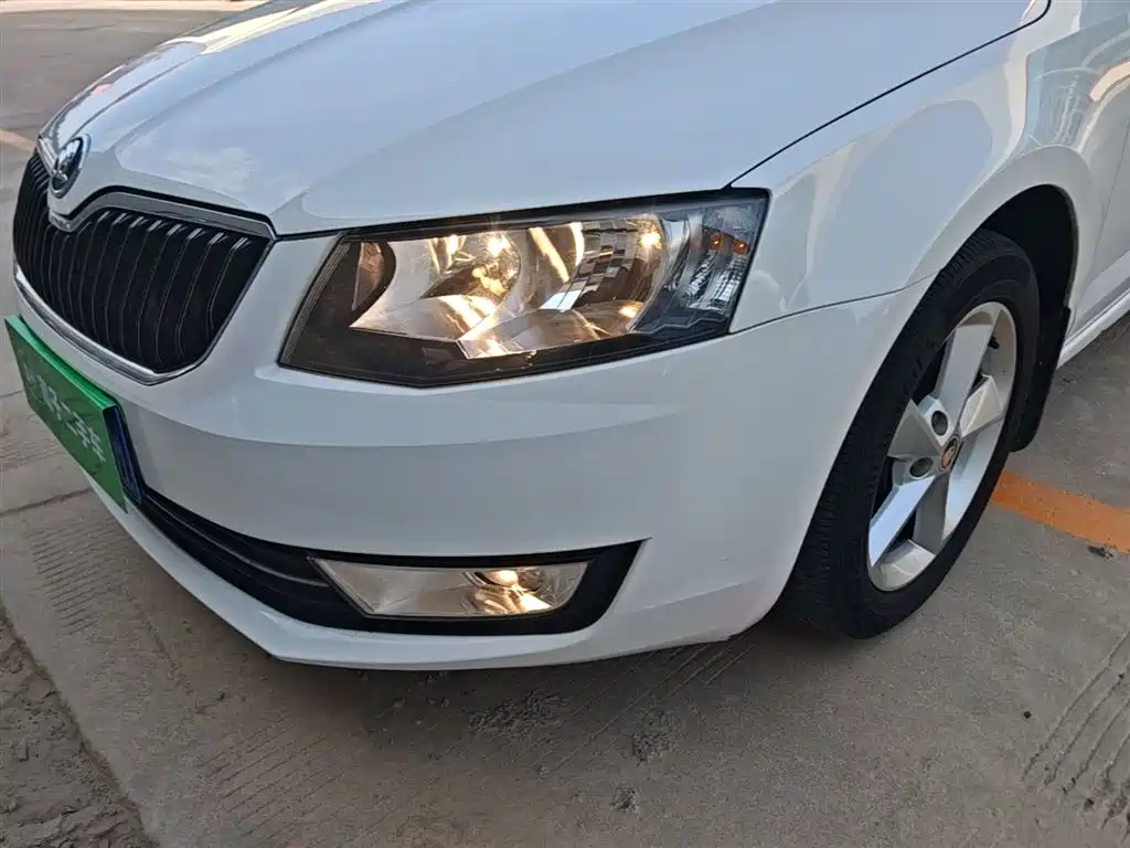 Skoda Octavia 2015 — фото 24