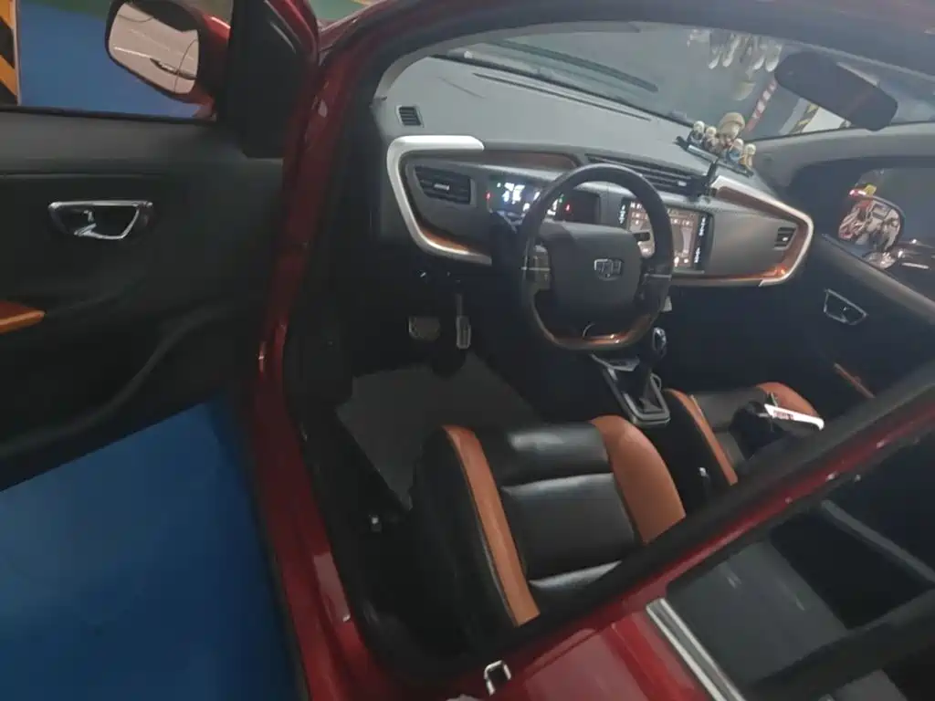 Geely Vision X1 2018 — фото 16