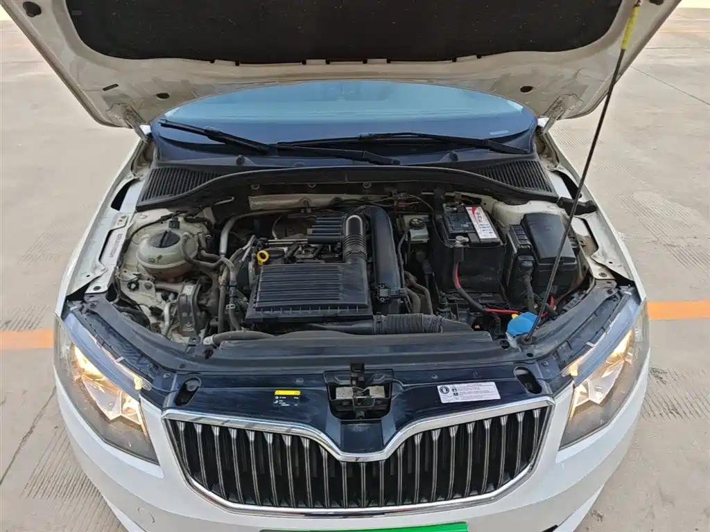 Skoda Octavia 2015 — фото 20