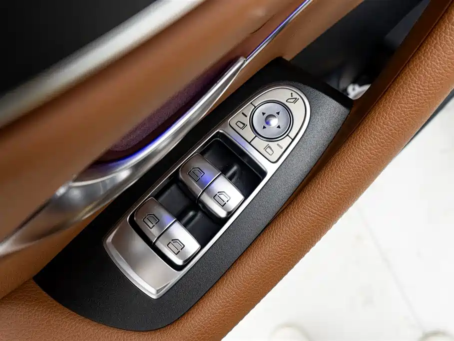 Mercedes-Benz E-Class 2020 — фото 20