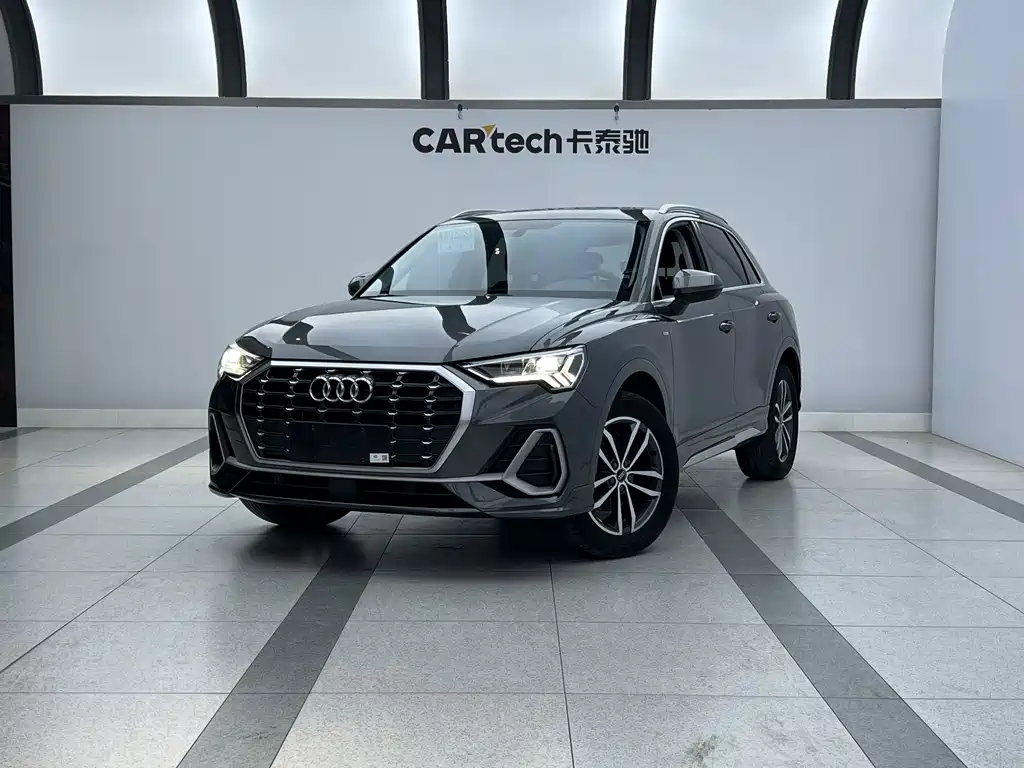 Audi Q3 2022 — фото 1