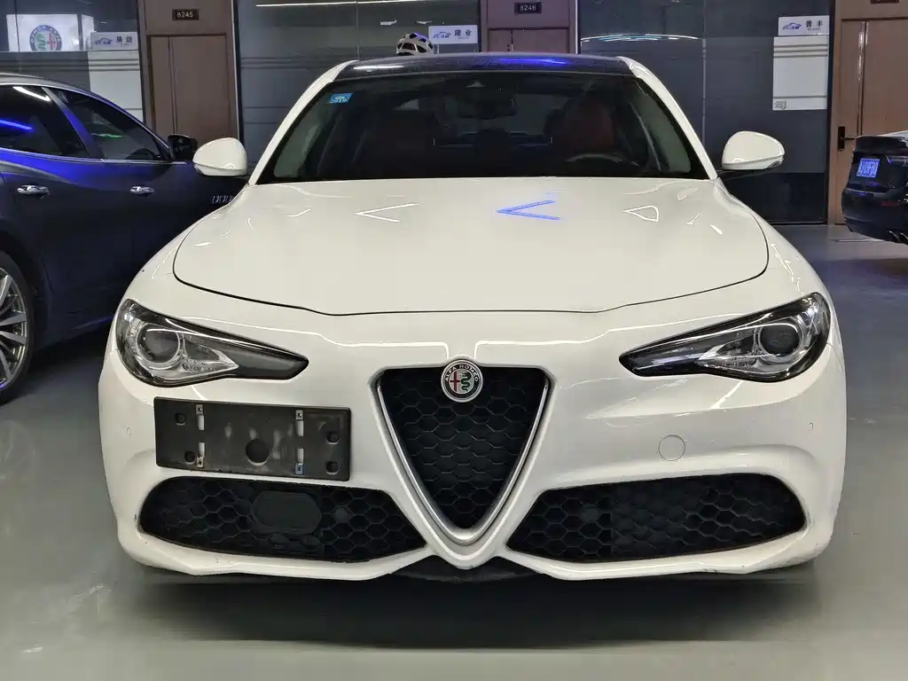 Alfa Romeo Giulia 2017 — фото 2