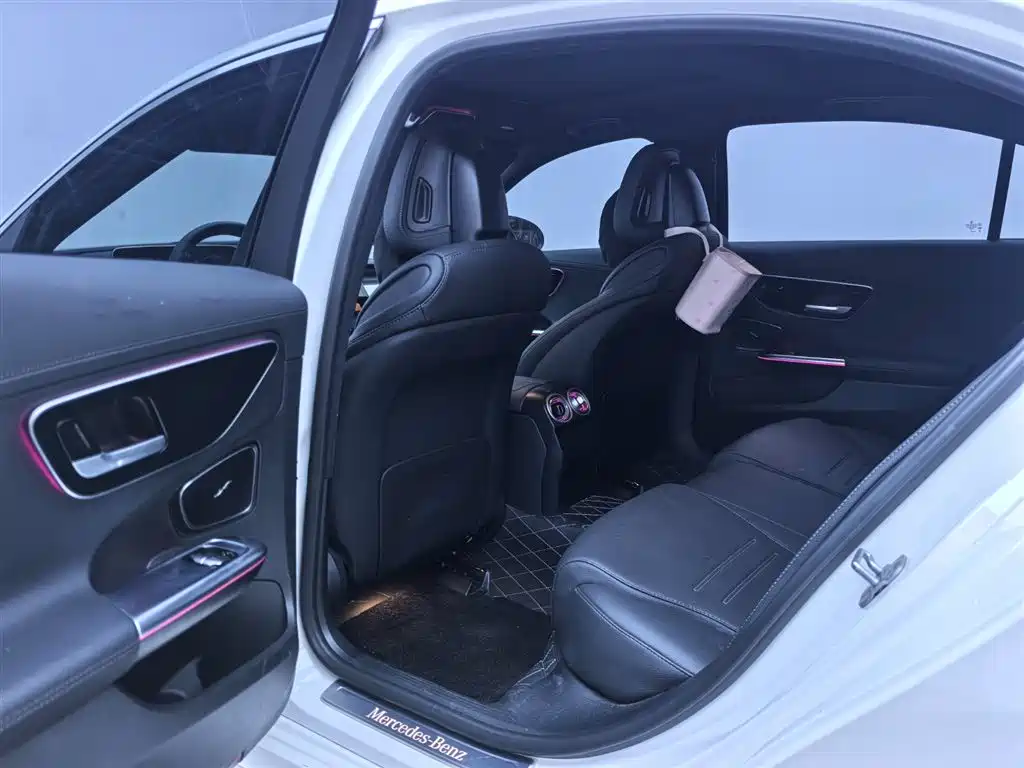 Mercedes-Benz C-Class 2025 — фото 9
