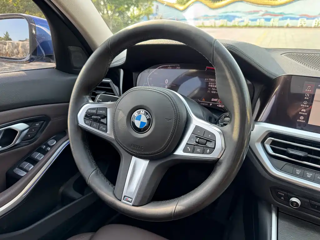 BMW 3 Series 2019 — фото 16