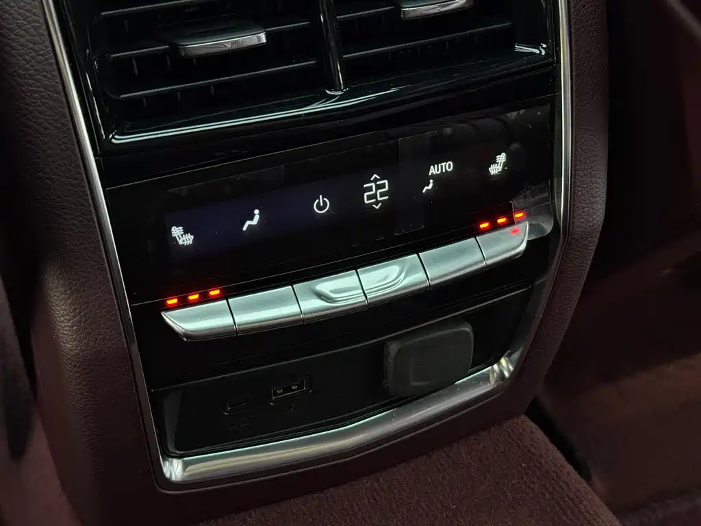 Cadillac CT6 2025 — фото 12