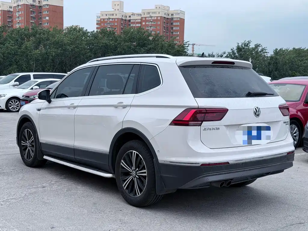 Volkswagen Tiguan L 2017 — фото 12