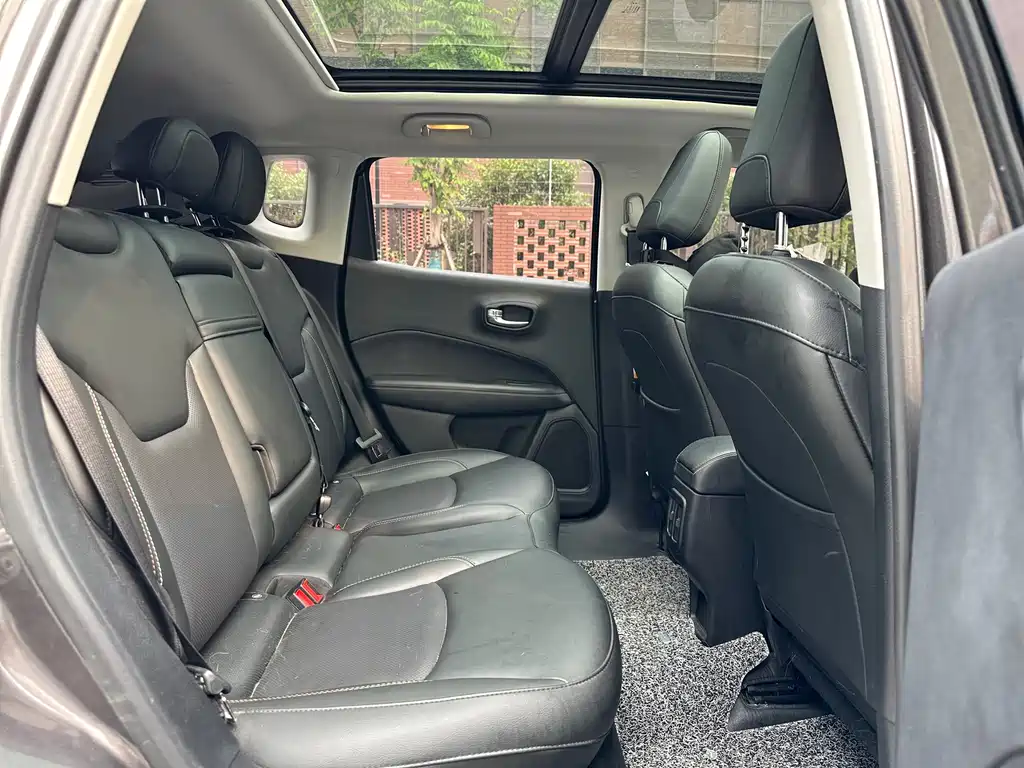 Jeep Compass 2019 — фото 17