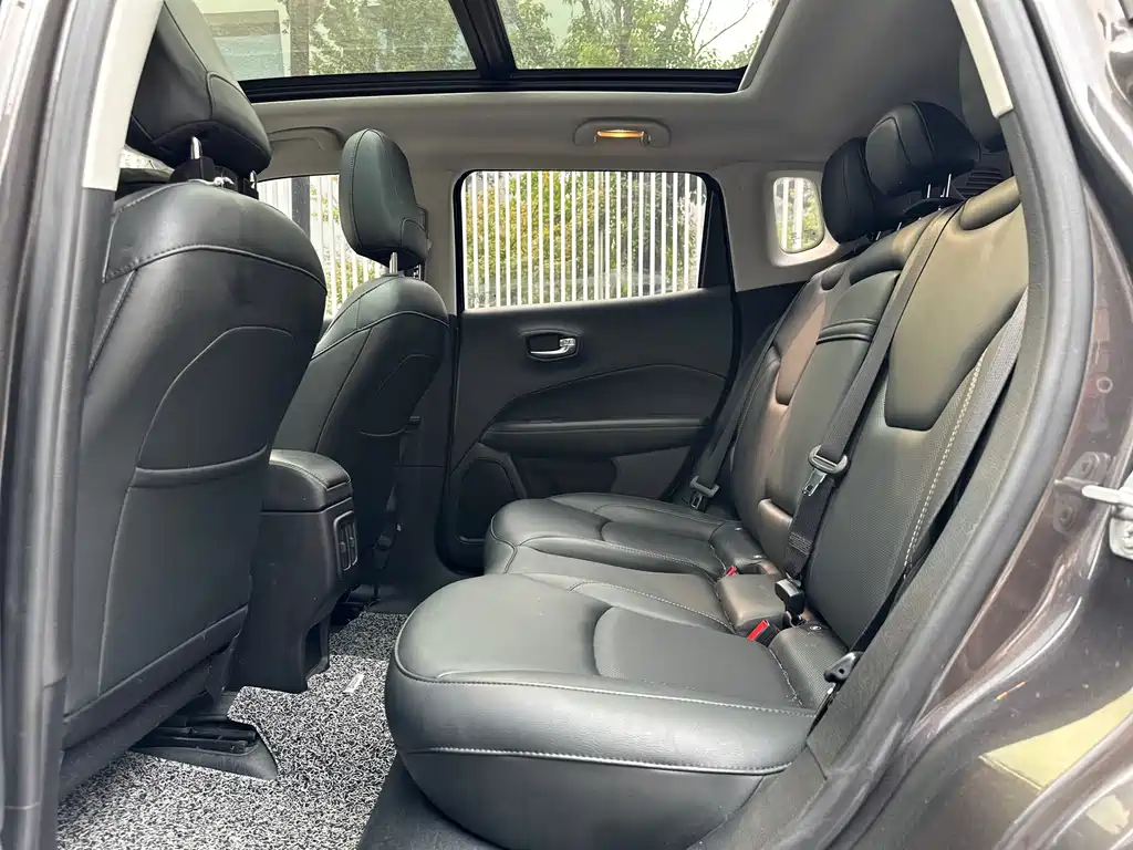 Jeep Compass 2019 — фото 16